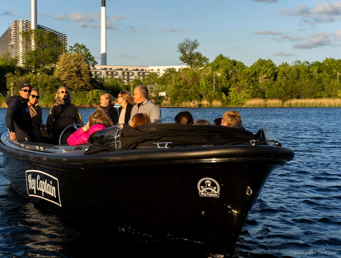 Vy över Köpenhamns gamla stadskanaler från rutten med dolda pärlor